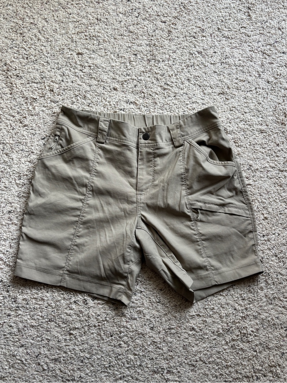 Duluth Trading Co beige Utility Cargo Shorts for Women 8